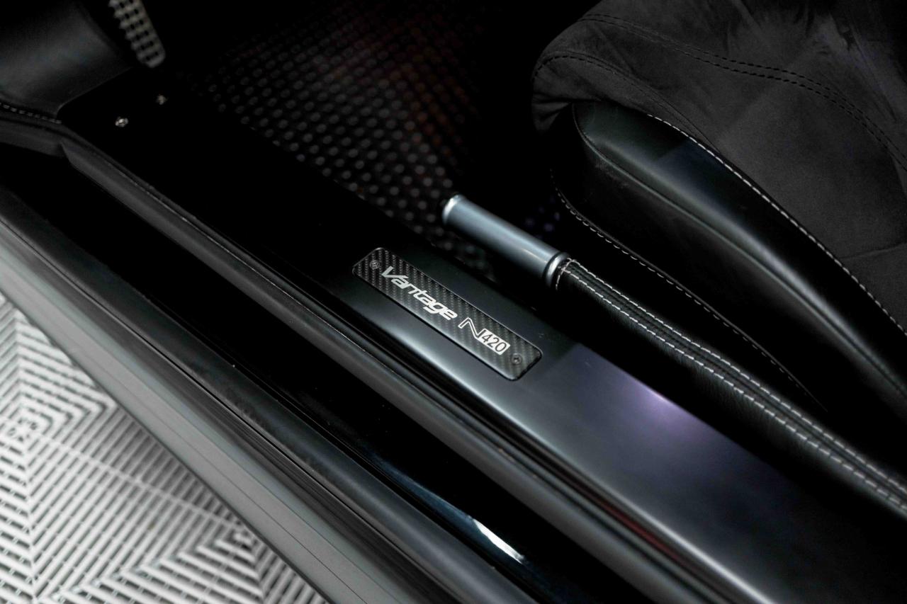 Aston Martin V8 Vantage 2dr Cpe Sportshift N420 2011