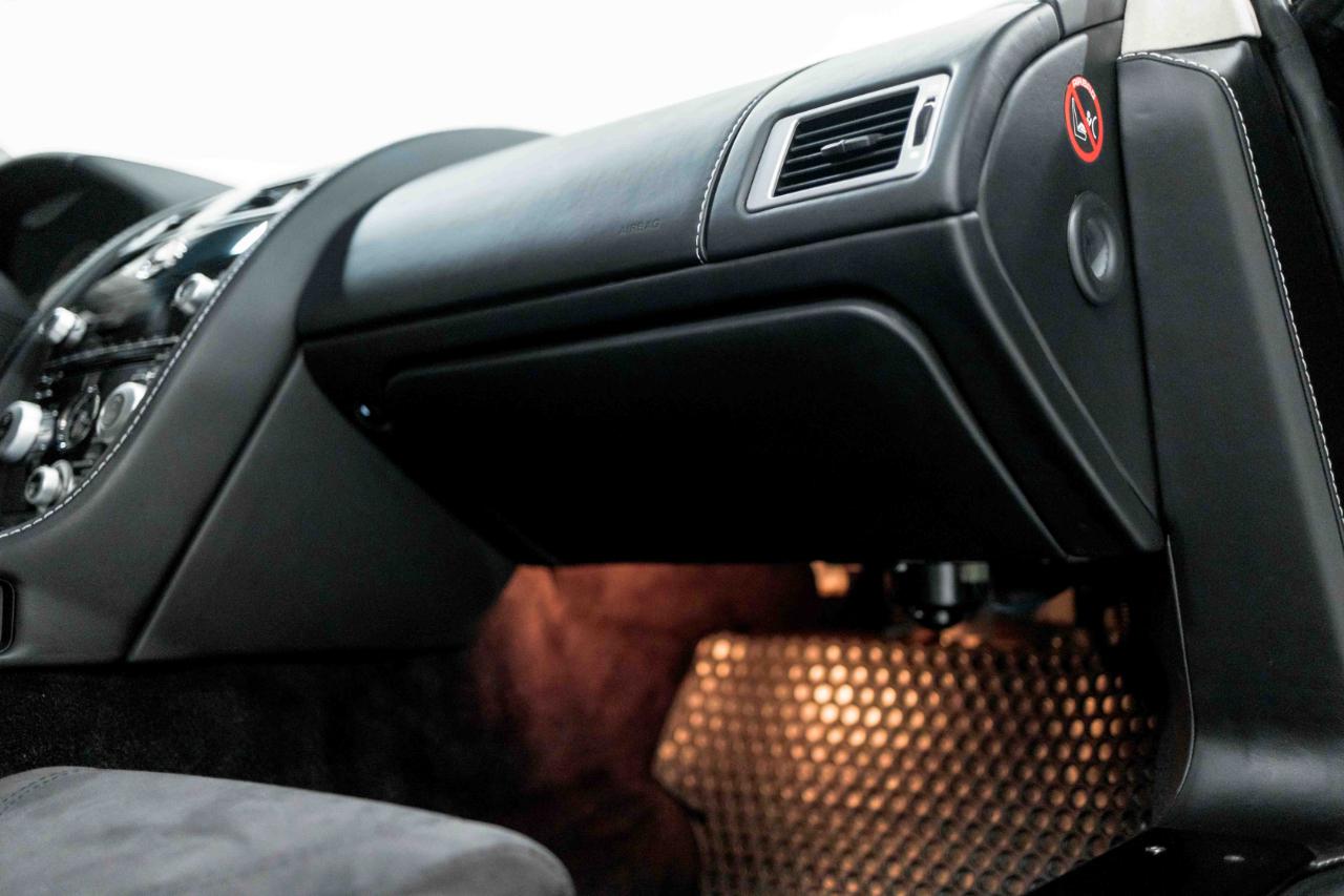 Aston Martin V8 Vantage 2dr Cpe Sportshift N420 2011