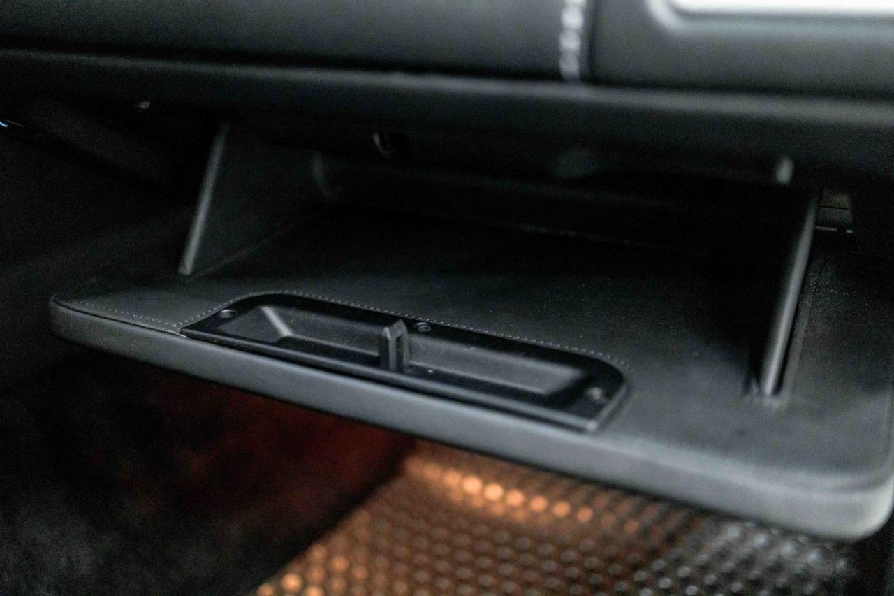 Aston Martin V8 Vantage 2dr Cpe Sportshift N420 2011