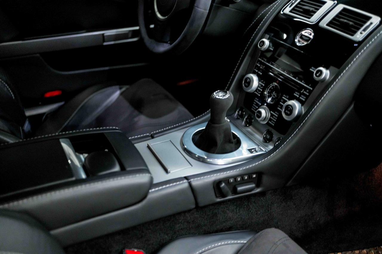 Aston Martin V8 Vantage 2dr Cpe Sportshift N420 2011
