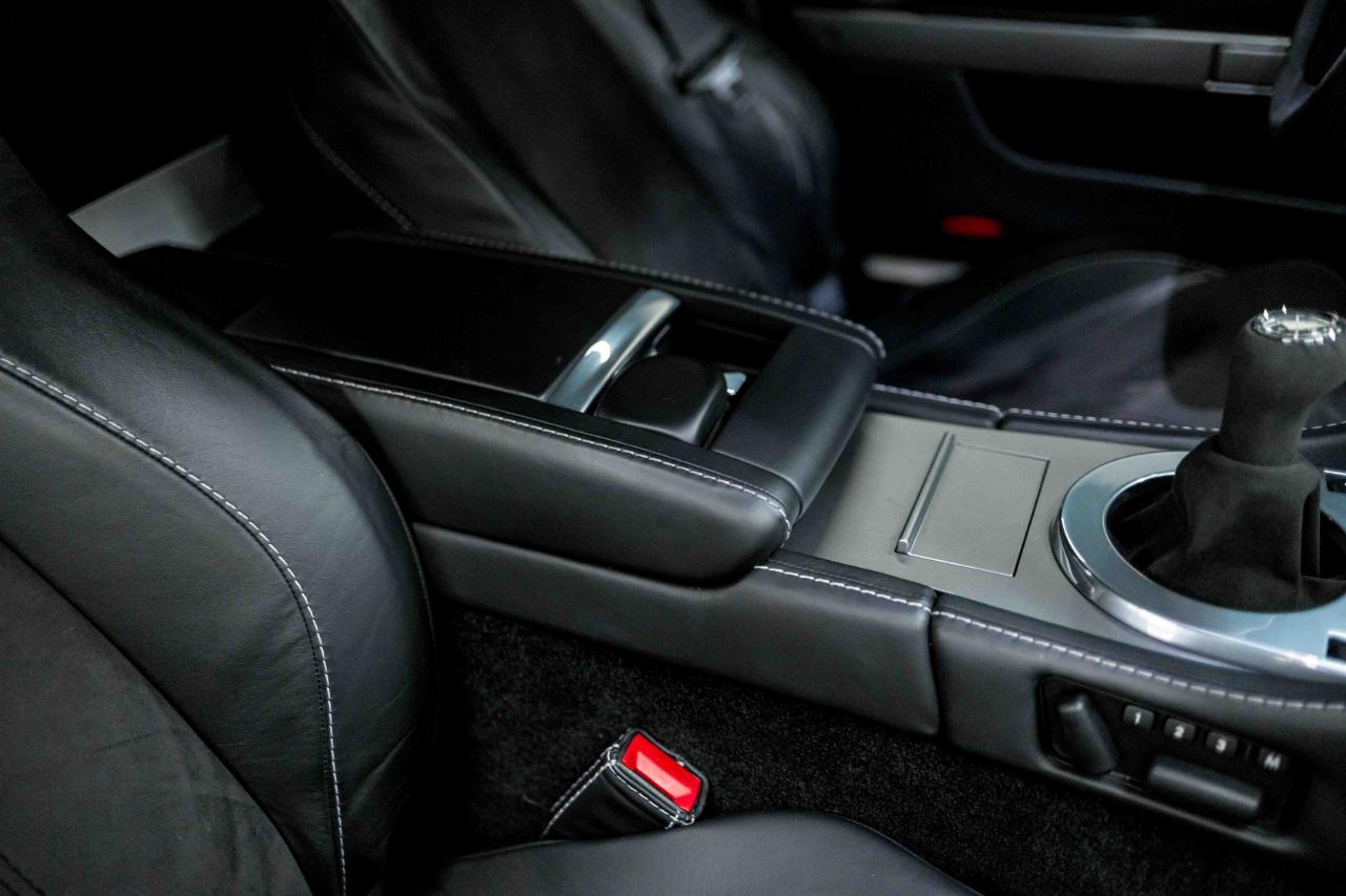 Aston Martin V8 Vantage 2dr Cpe Sportshift N420 2011