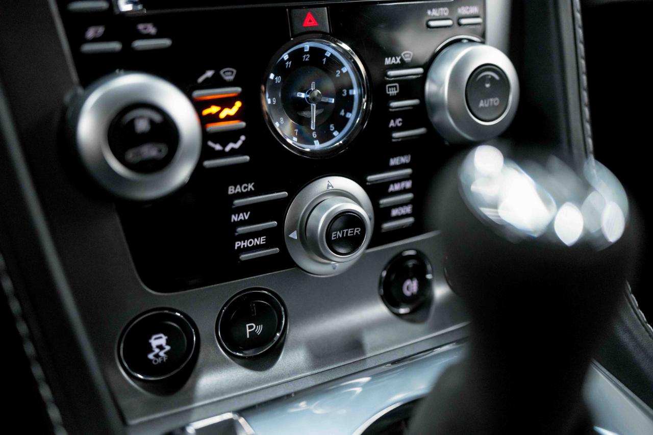 Aston Martin V8 Vantage 2dr Cpe Sportshift N420 2011