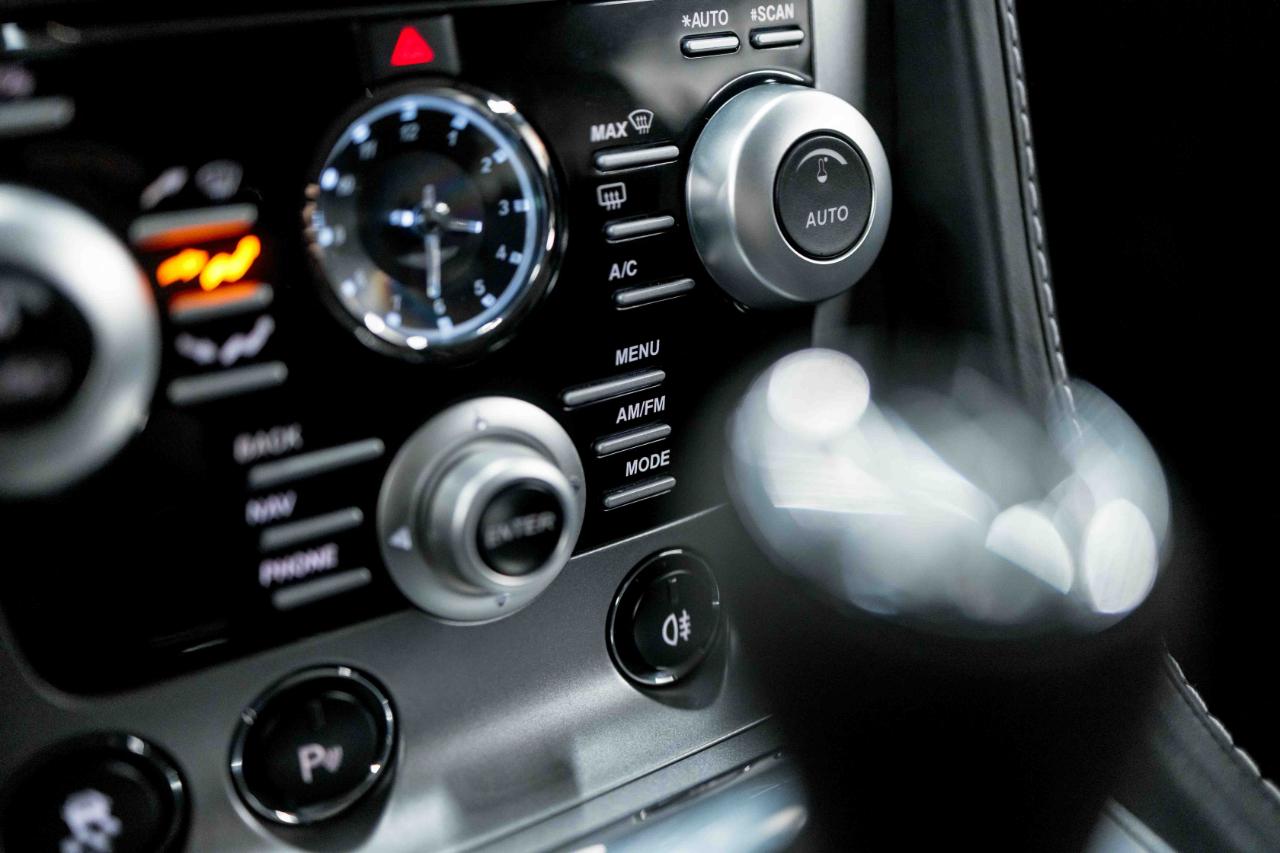 Aston Martin V8 Vantage 2dr Cpe Sportshift N420 2011