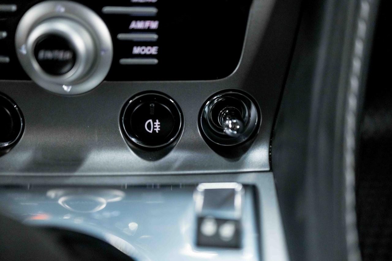 Aston Martin V8 Vantage 2dr Cpe Sportshift N420 2011