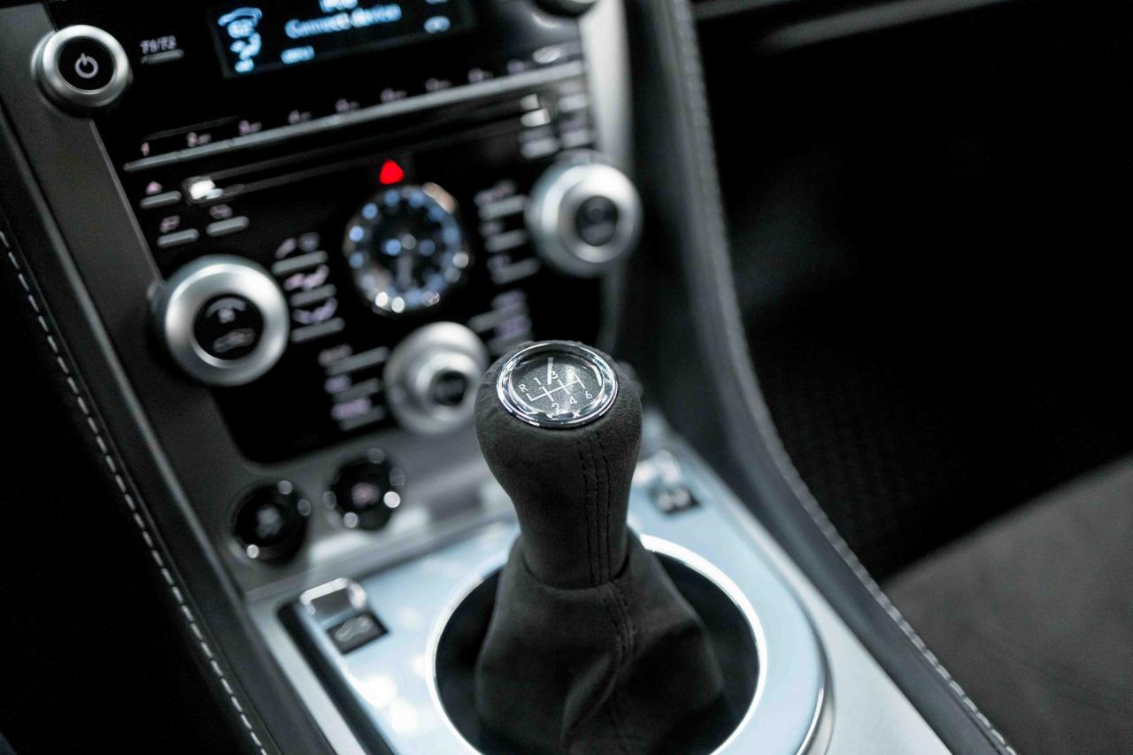 Aston Martin V8 Vantage 2dr Cpe Sportshift N420 2011