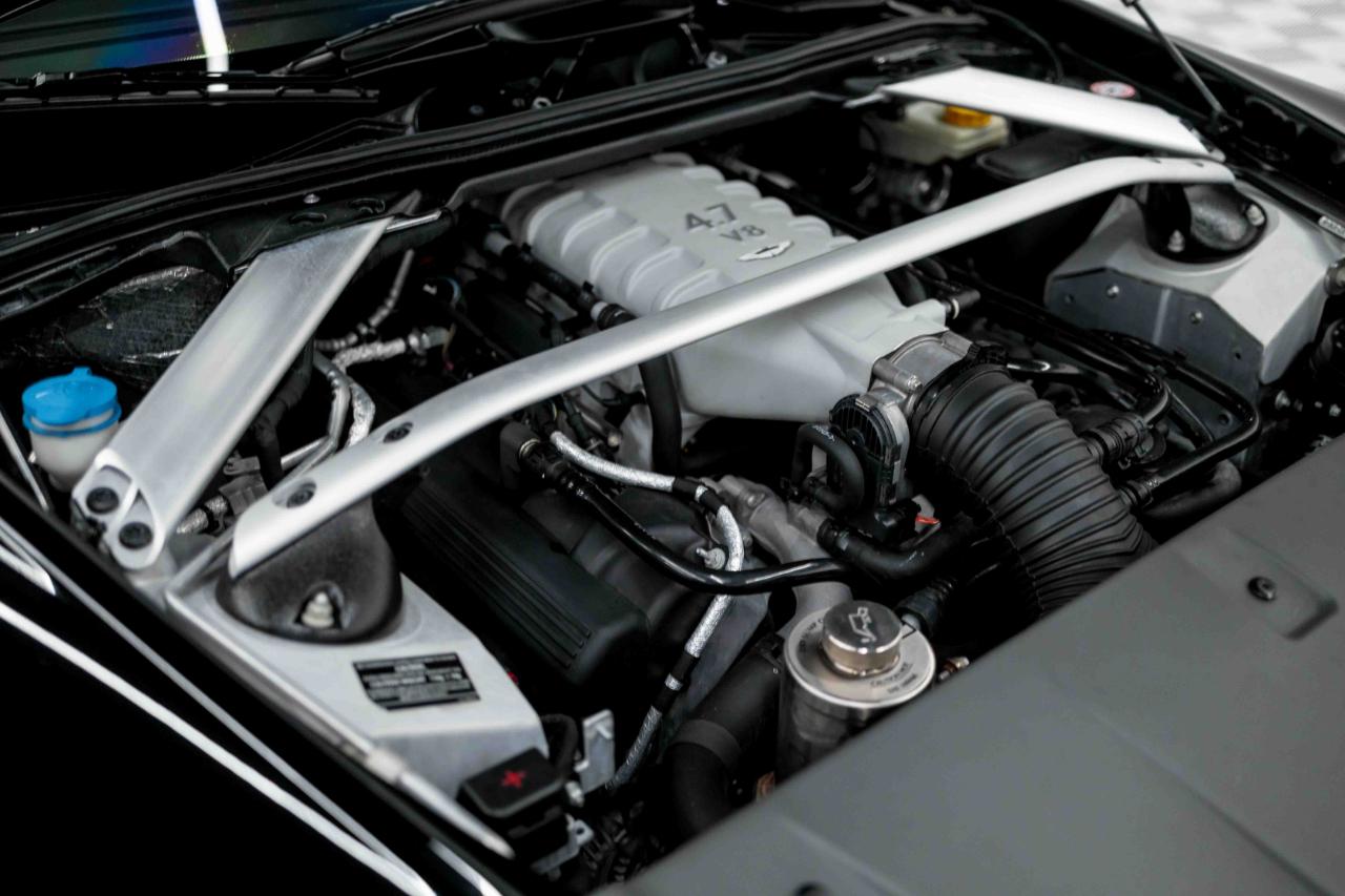 Aston Martin V8 Vantage 2dr Cpe Sportshift N420 2011