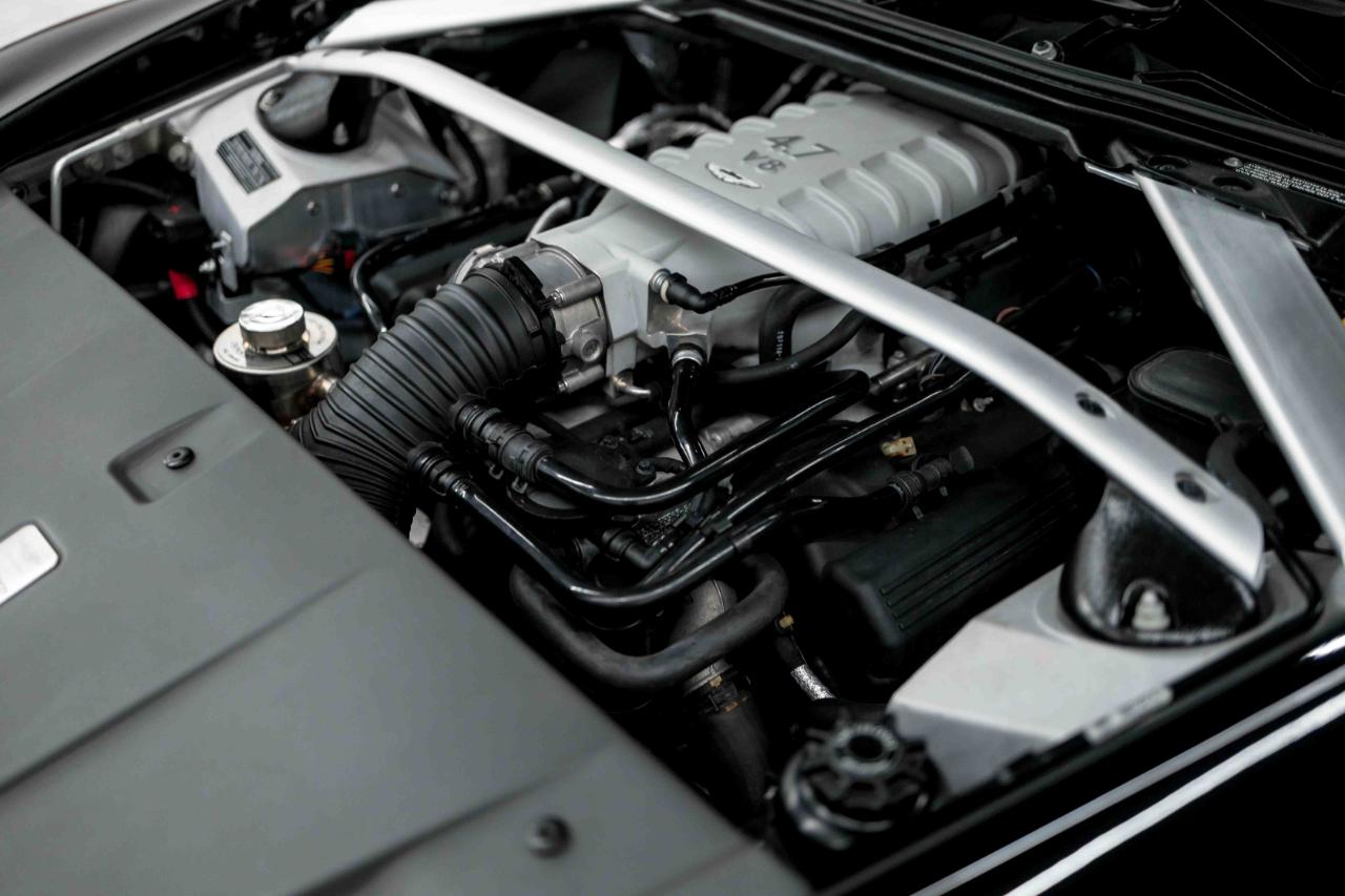 Aston Martin V8 Vantage 2dr Cpe Sportshift N420 2011