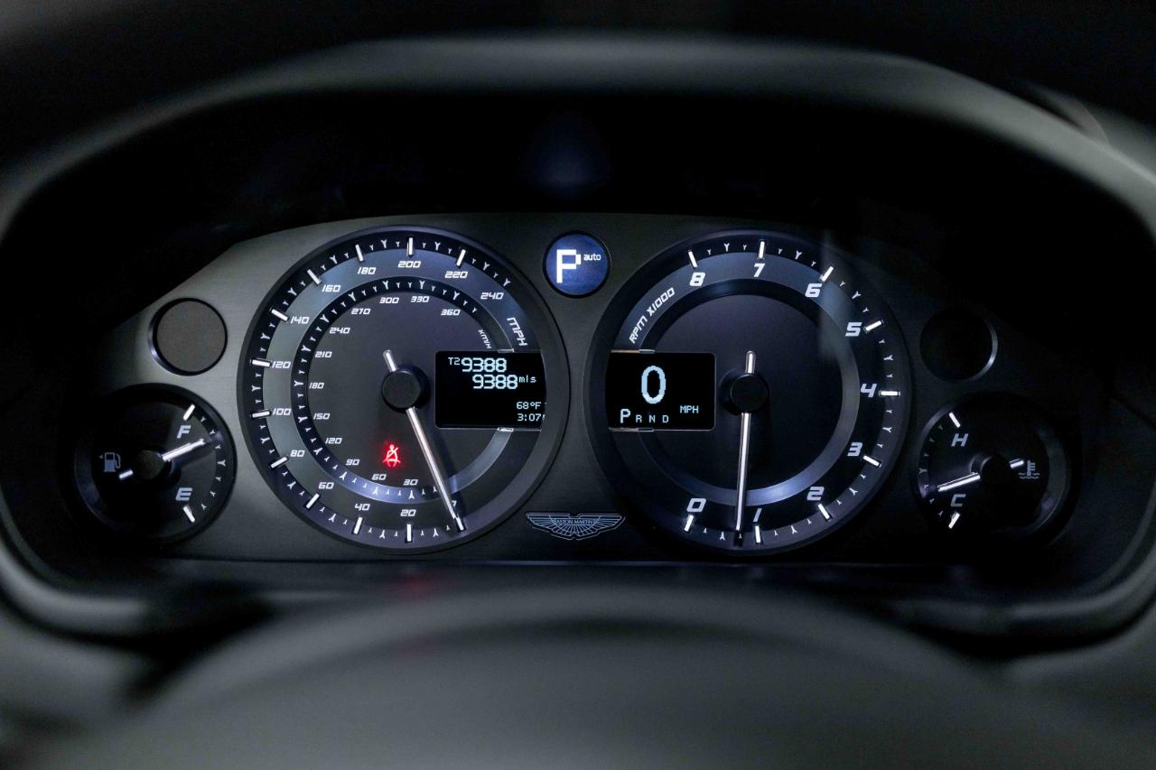 Aston Martin Vanquish Coupe 2016