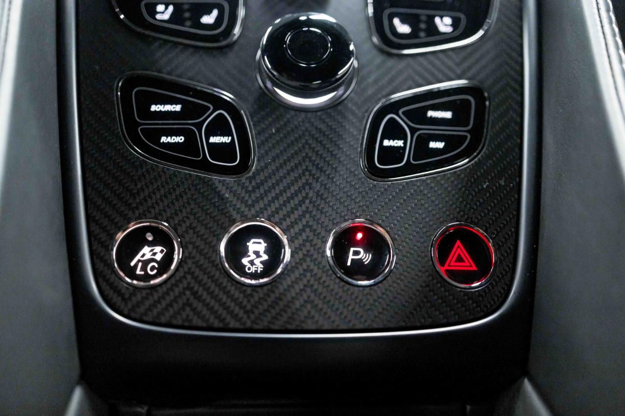 Aston Martin Vanquish Coupe 2016