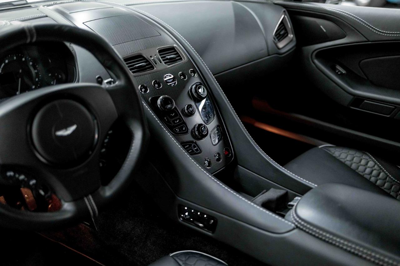 Aston Martin Vanquish Coupe 2016