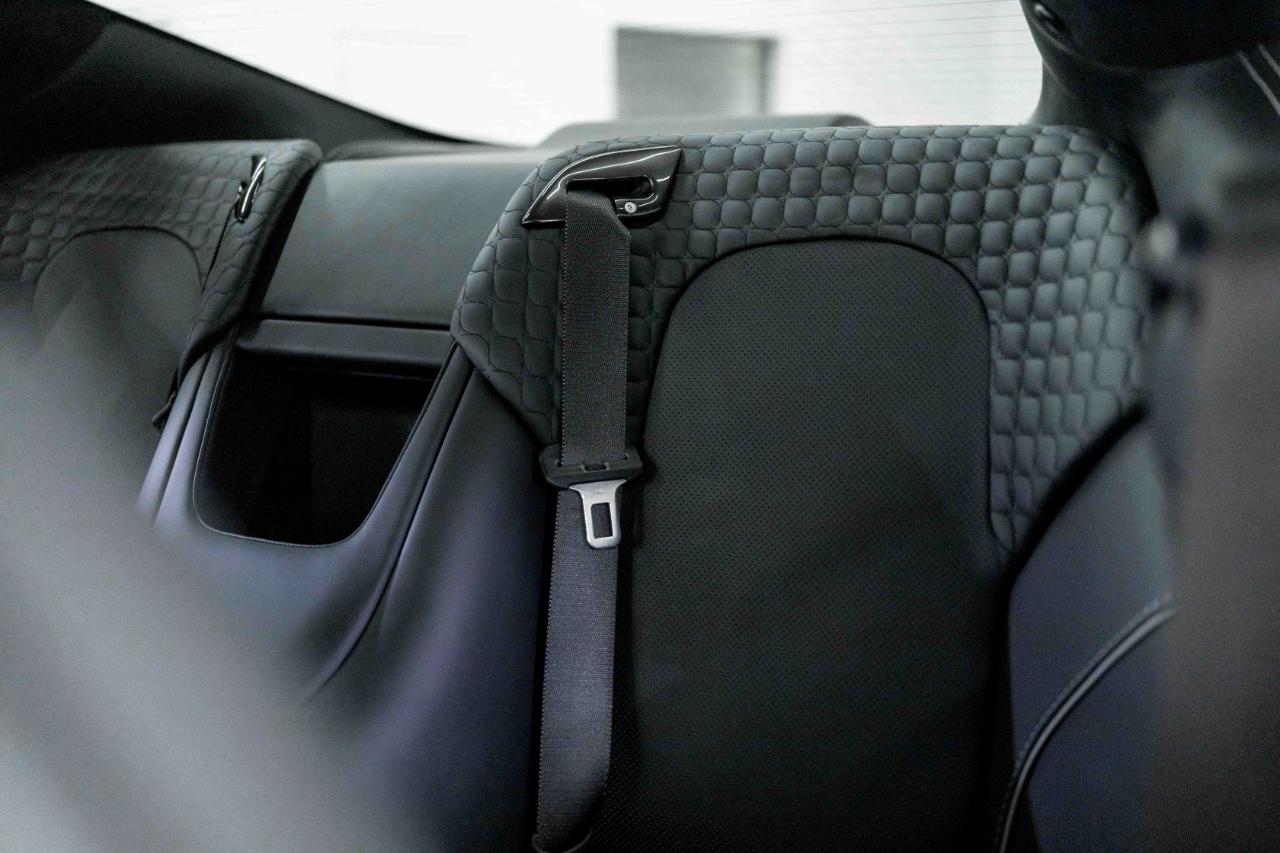 Aston Martin Vanquish Coupe 2016