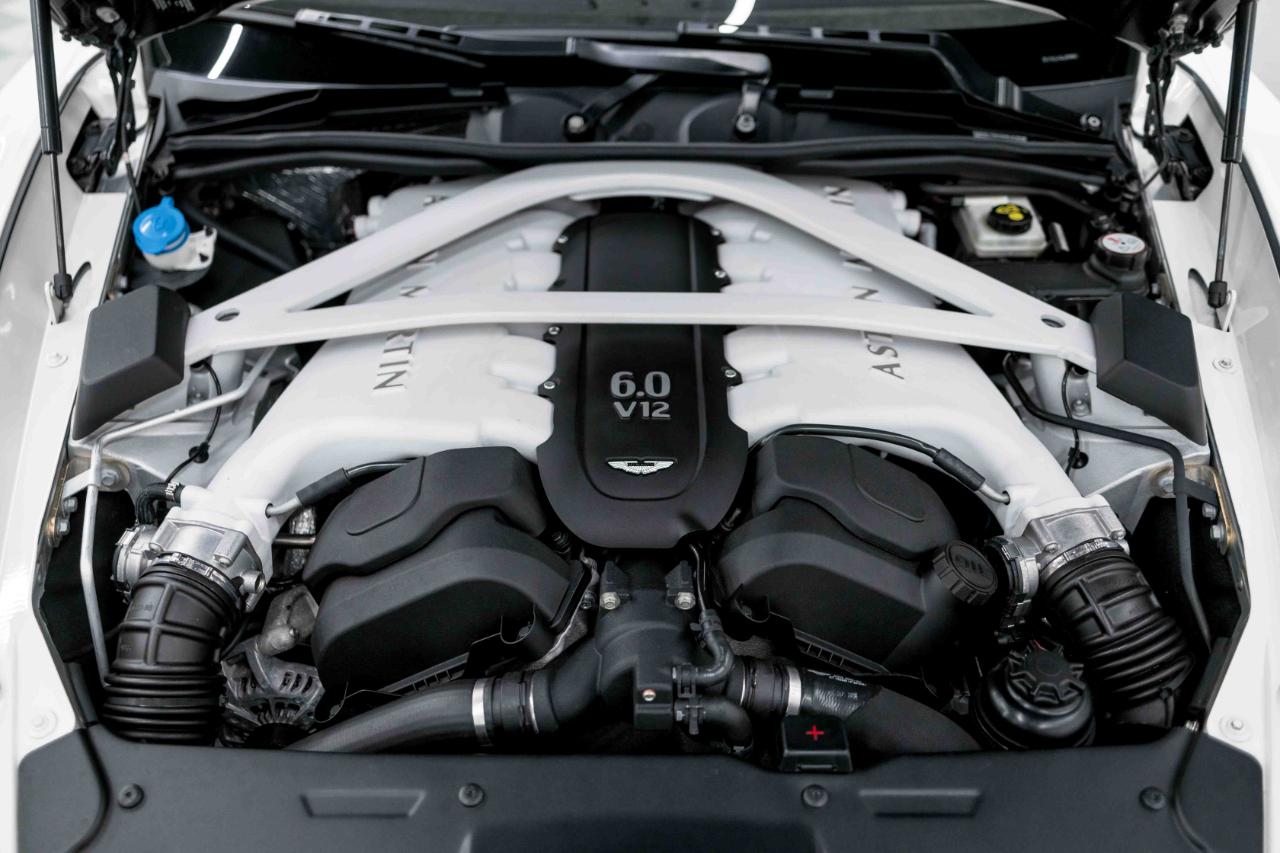 Aston Martin Vanquish Coupe 2016