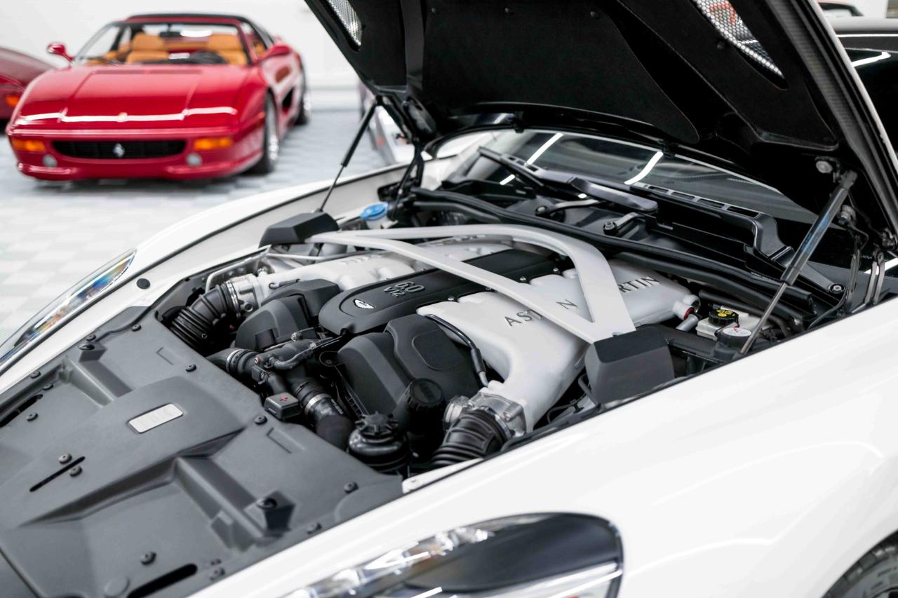 Aston Martin Vanquish Coupe 2016