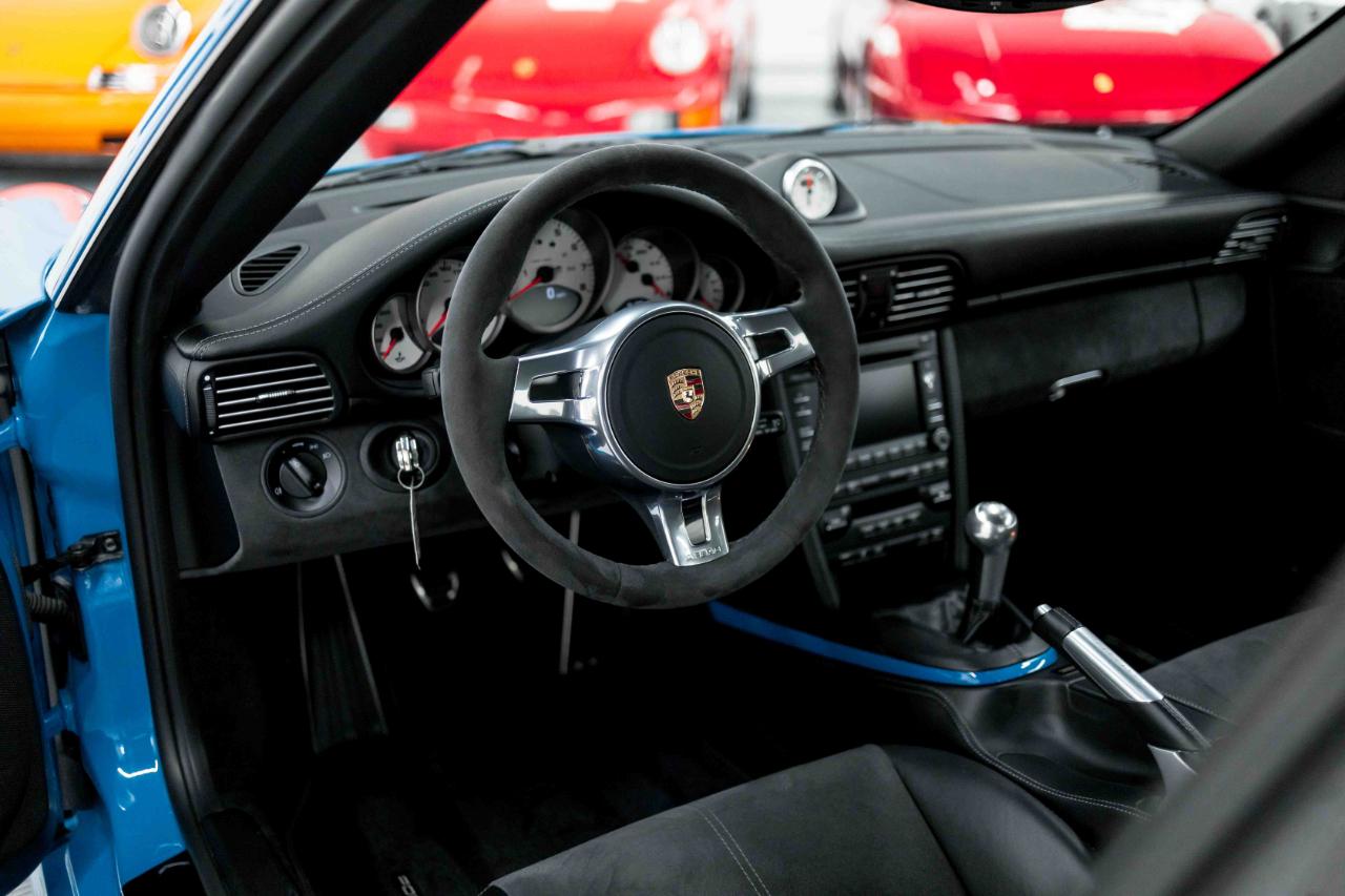 Porsche 911 Carrera GTS 2012