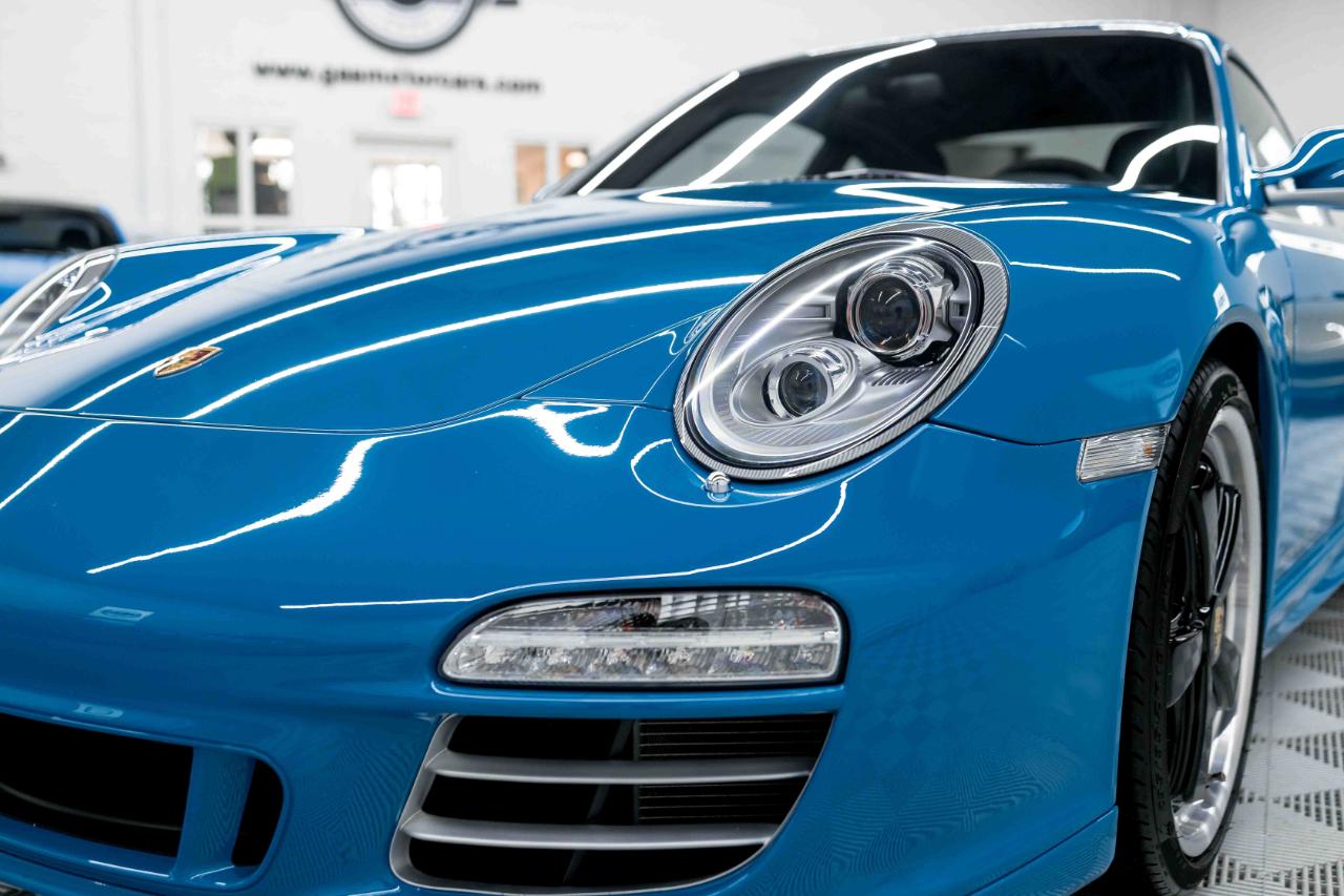 Porsche 911 Carrera GTS 2012