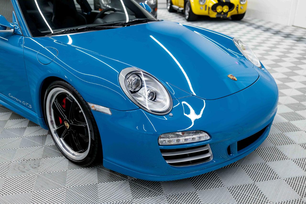 Porsche 911 Carrera GTS 2012