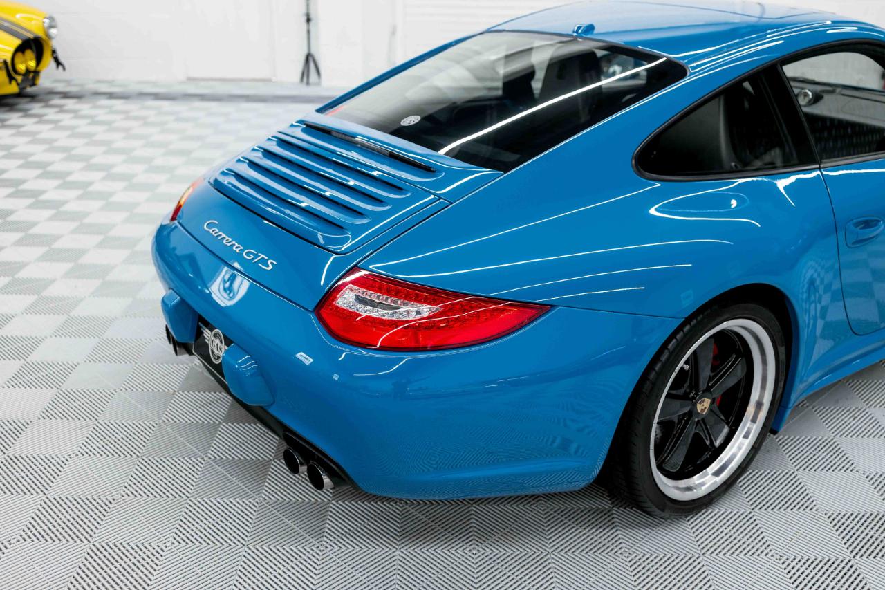 Porsche 911 Carrera GTS 2012