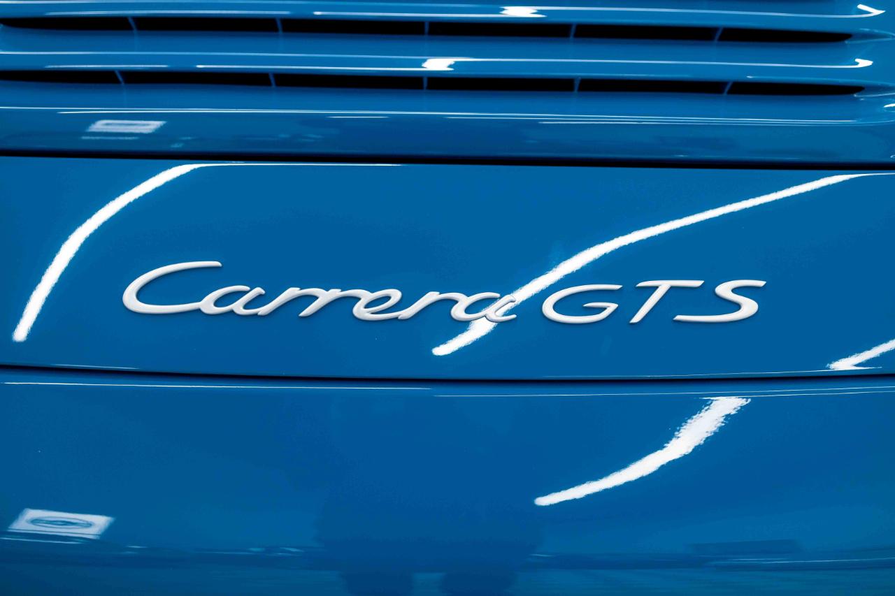 Porsche 911 Carrera GTS 2012