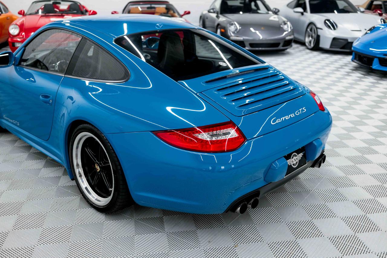 Porsche 911 Carrera GTS 2012
