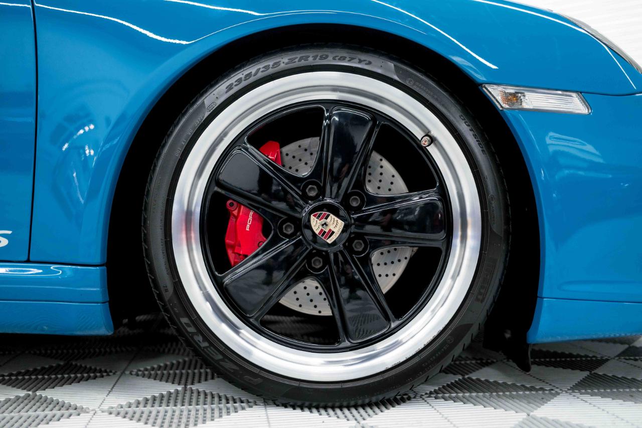 Porsche 911 Carrera GTS 2012