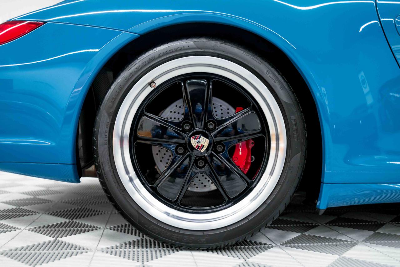 Porsche 911 Carrera GTS 2012