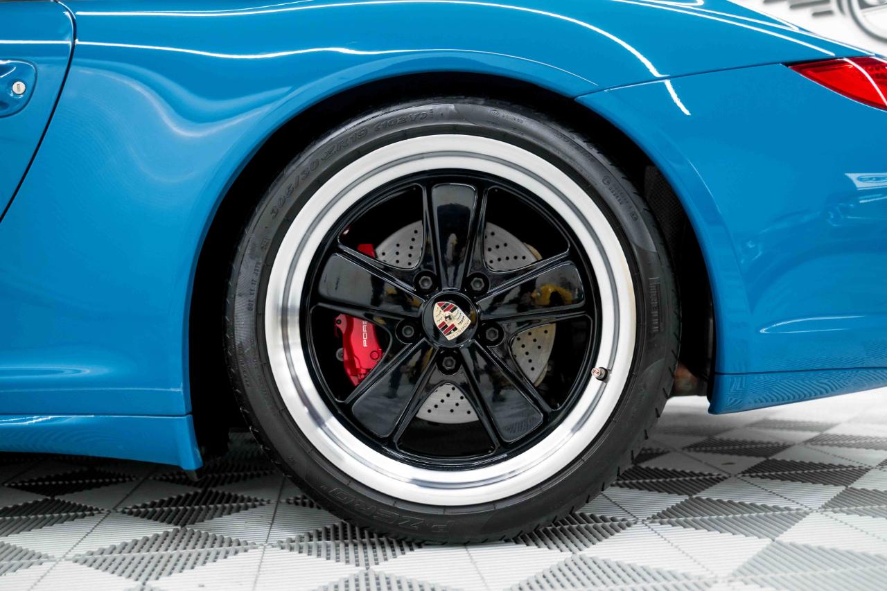 Porsche 911 Carrera GTS 2012