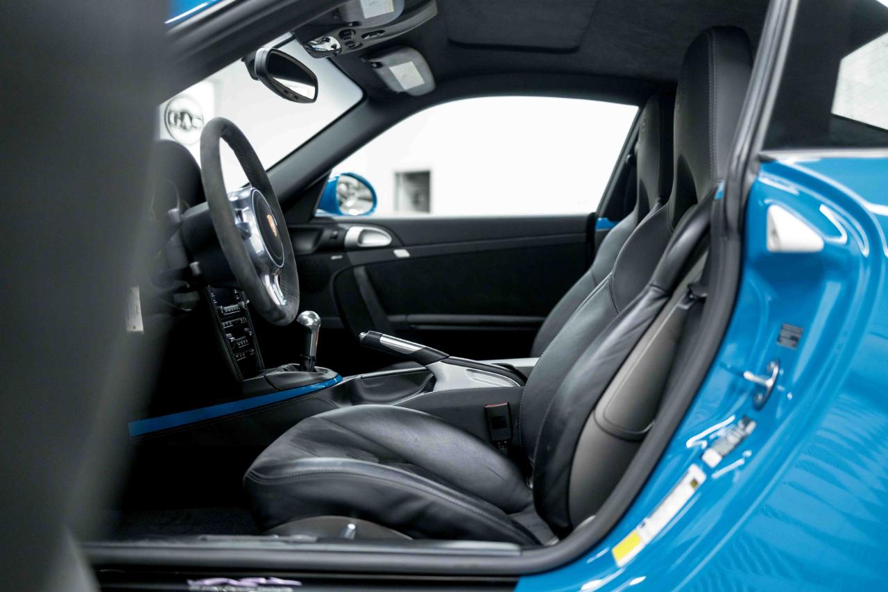 Porsche 911 Carrera GTS 2012