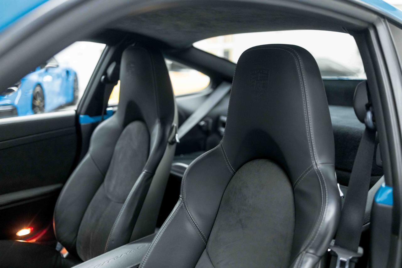Porsche 911 Carrera GTS 2012