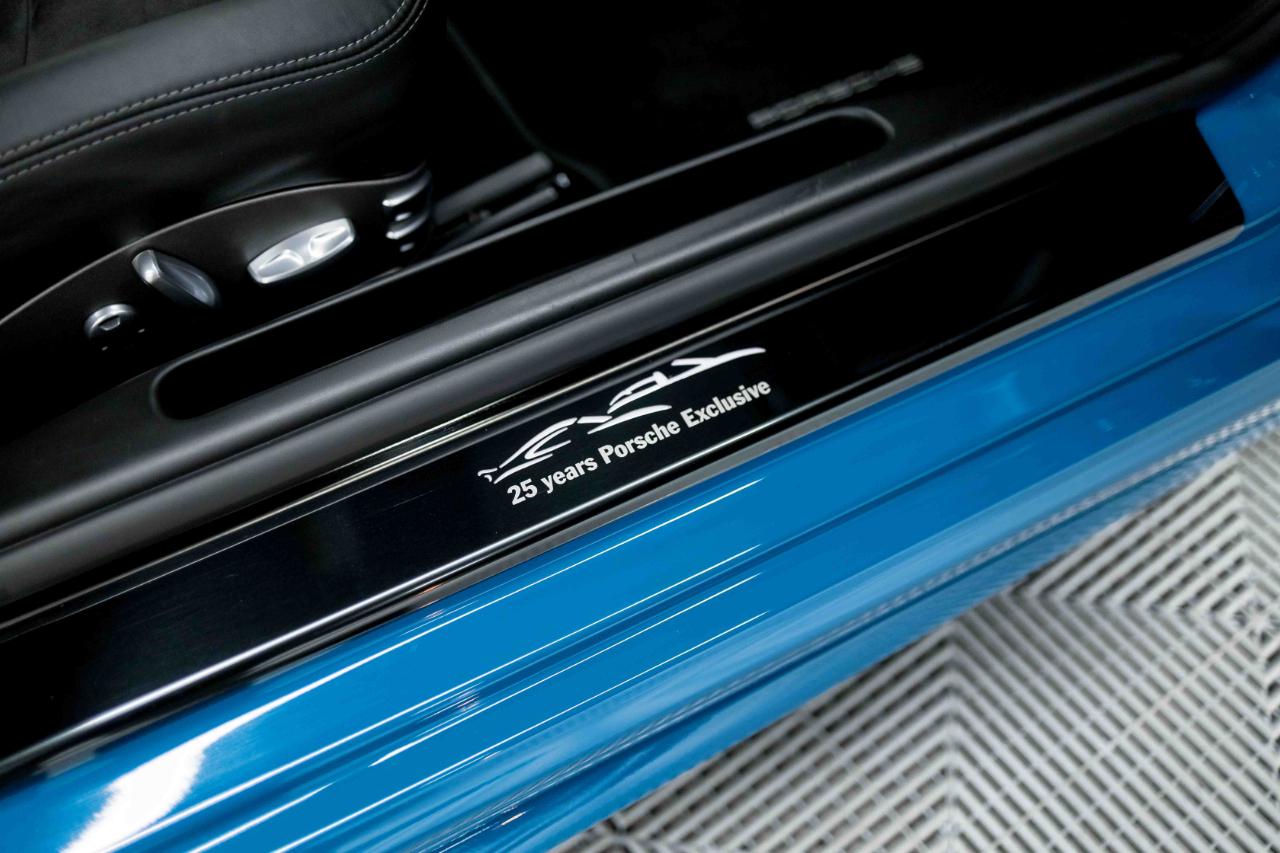 Porsche 911 Carrera GTS 2012