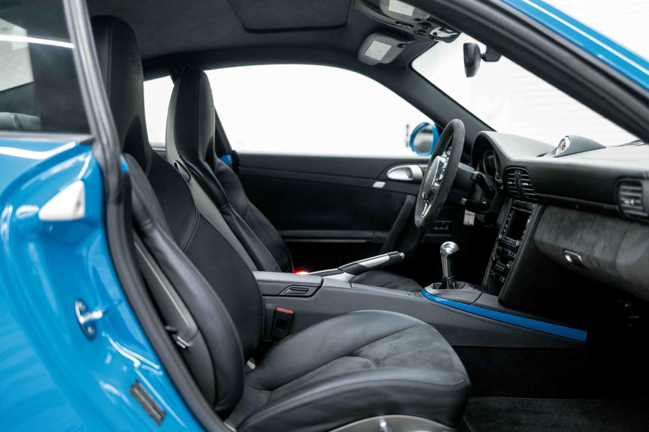 Porsche 911 Carrera GTS 2012