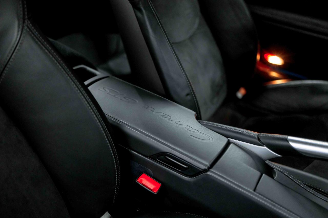 Porsche 911 Carrera GTS 2012