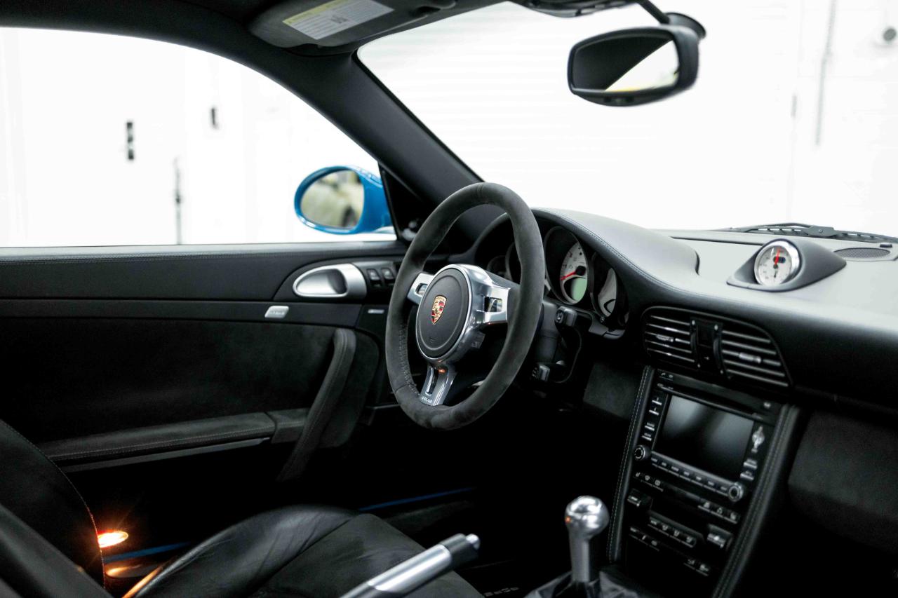 Porsche 911 Carrera GTS 2012