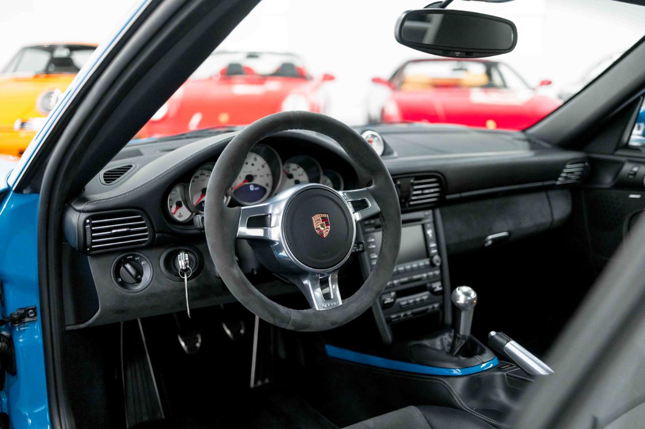 Porsche 911 Carrera GTS 2012