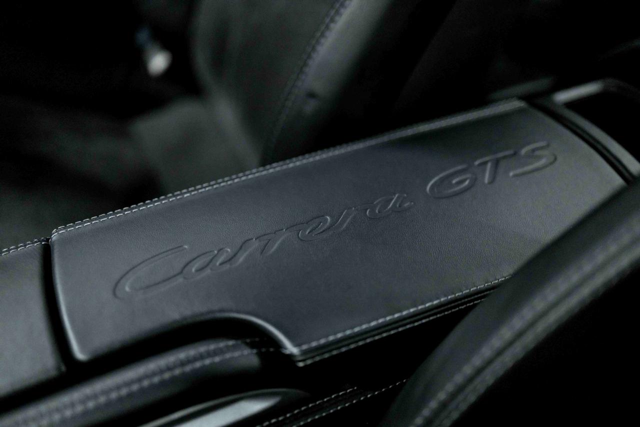 Porsche 911 Carrera GTS 2012