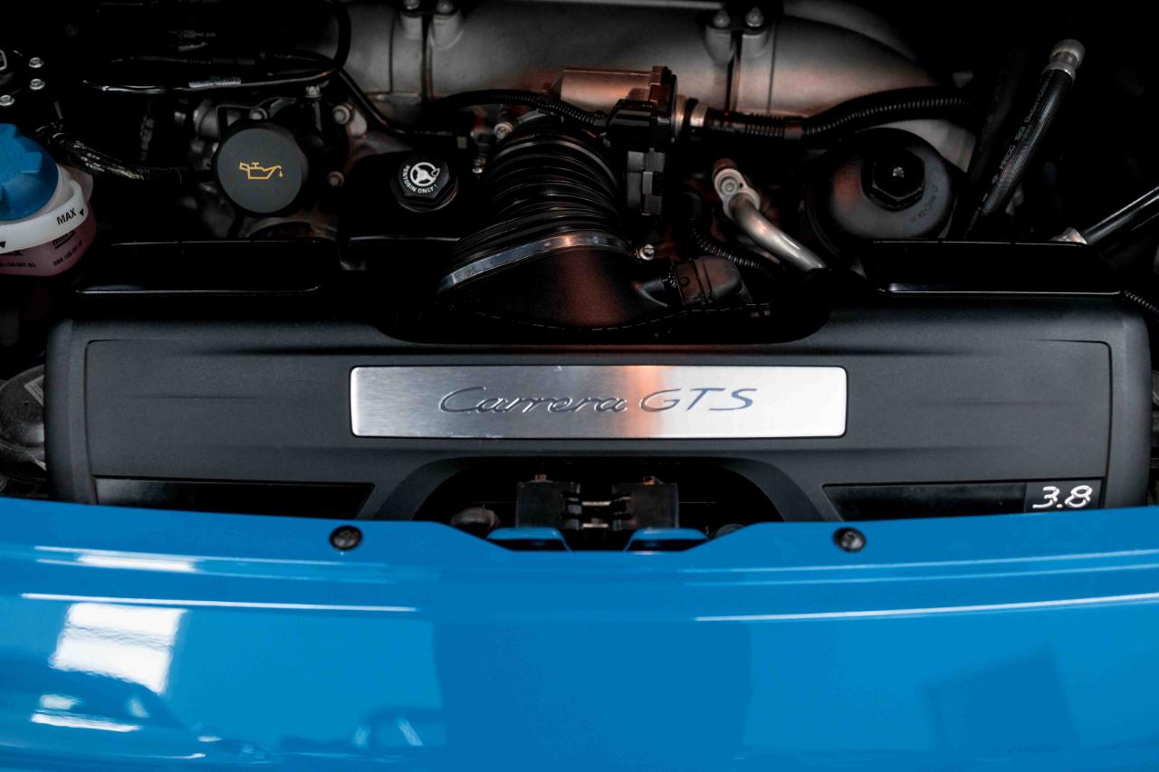 Porsche 911 Carrera GTS 2012