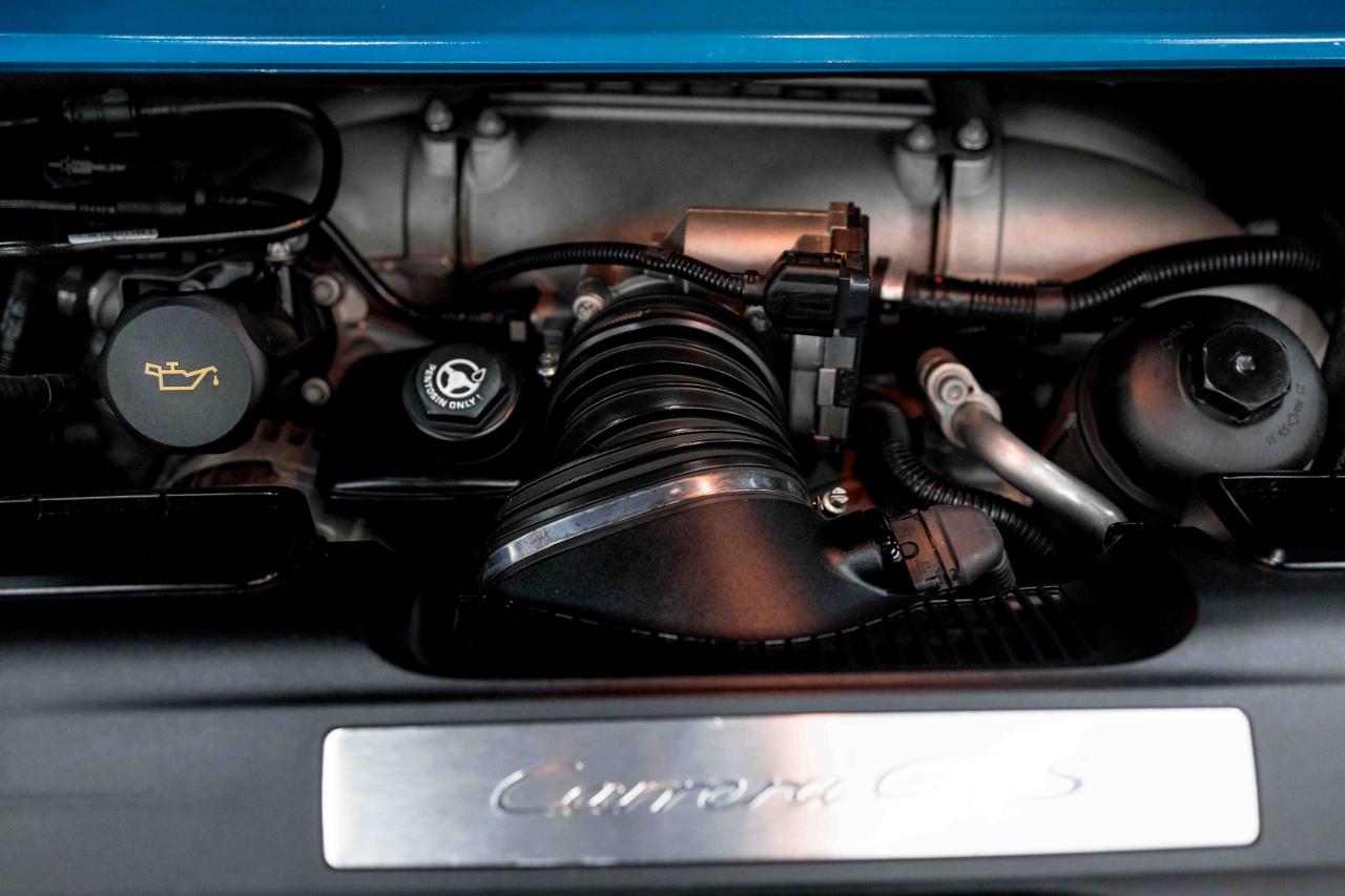 Porsche 911 Carrera GTS 2012