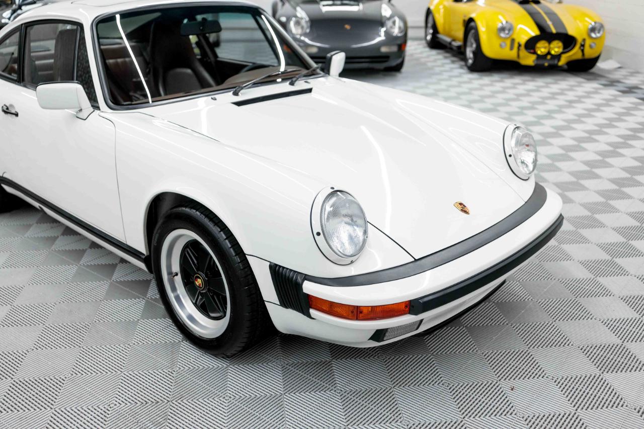 Porsche 911 Carrera Coupe 1989