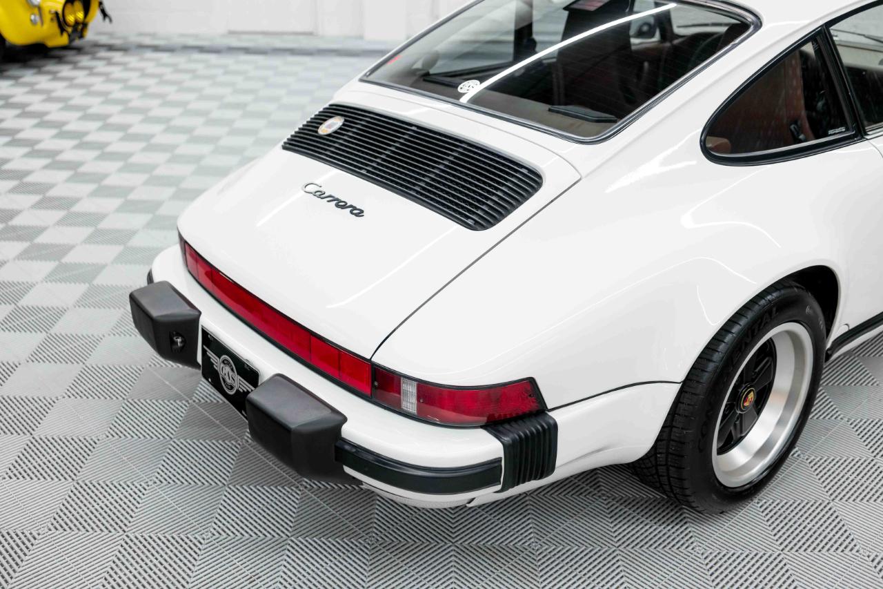Porsche 911 Carrera Coupe 1989
