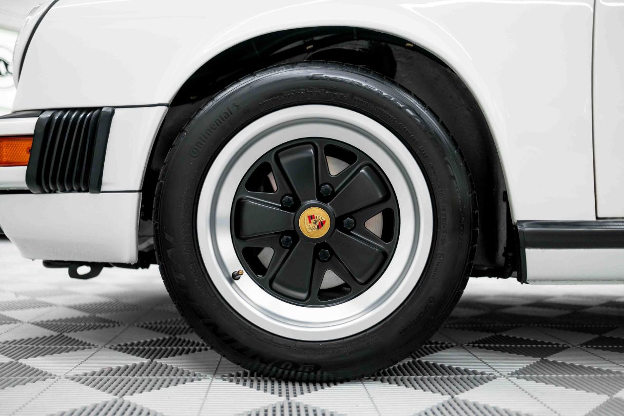Porsche 911 Carrera Coupe 1989