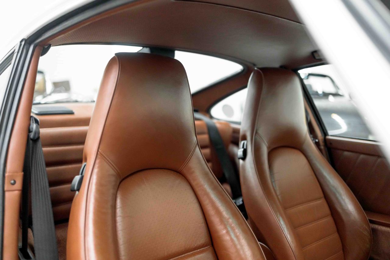 Porsche 911 Carrera Coupe 1989