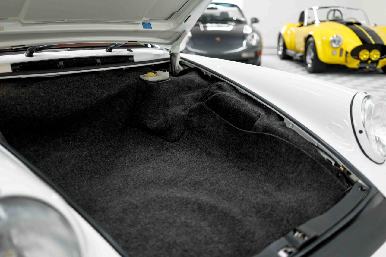 Porsche 911 Carrera Coupe 1989