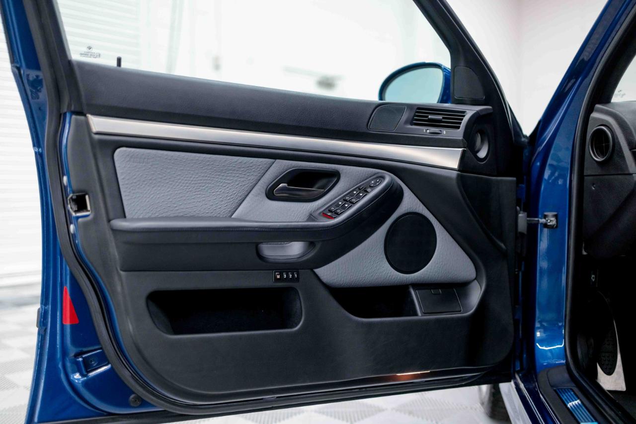 BMW M5 Base 2002