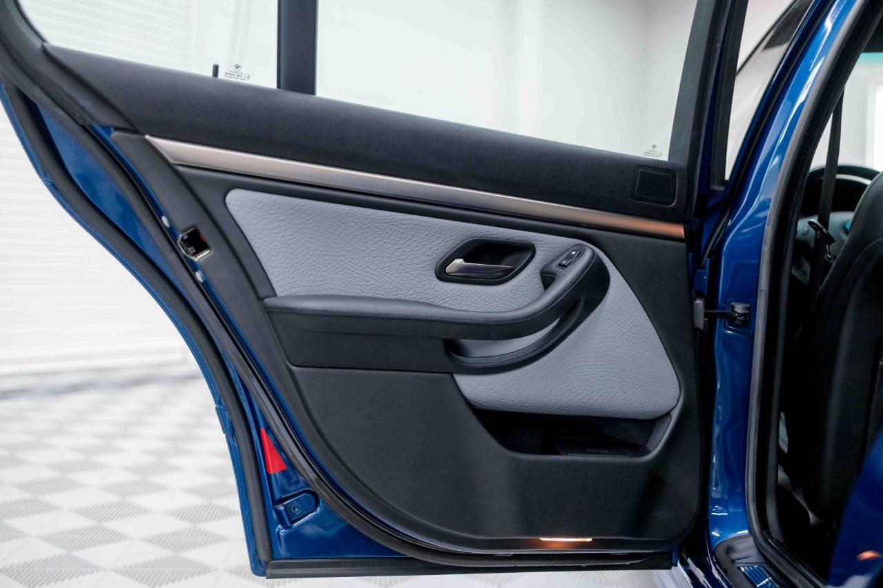 BMW M5 Base 2002