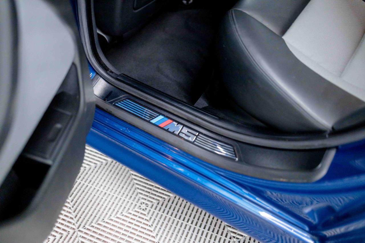 BMW M5 Base 2002