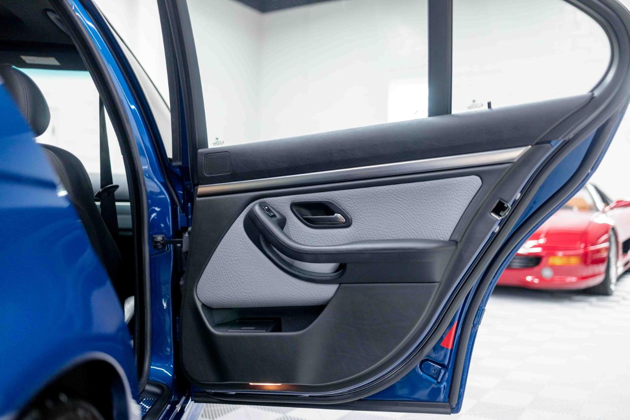 BMW M5 Base 2002
