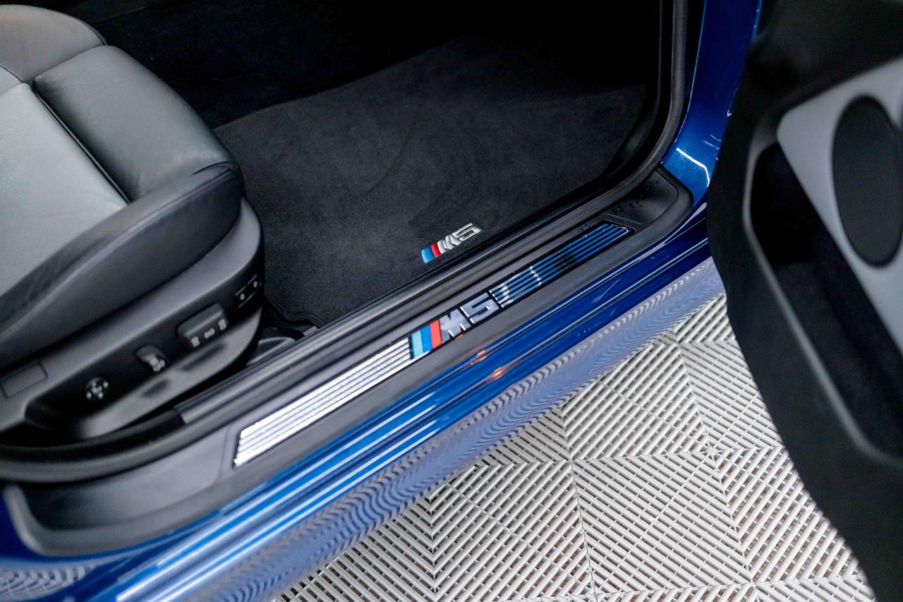 BMW M5 Base 2002