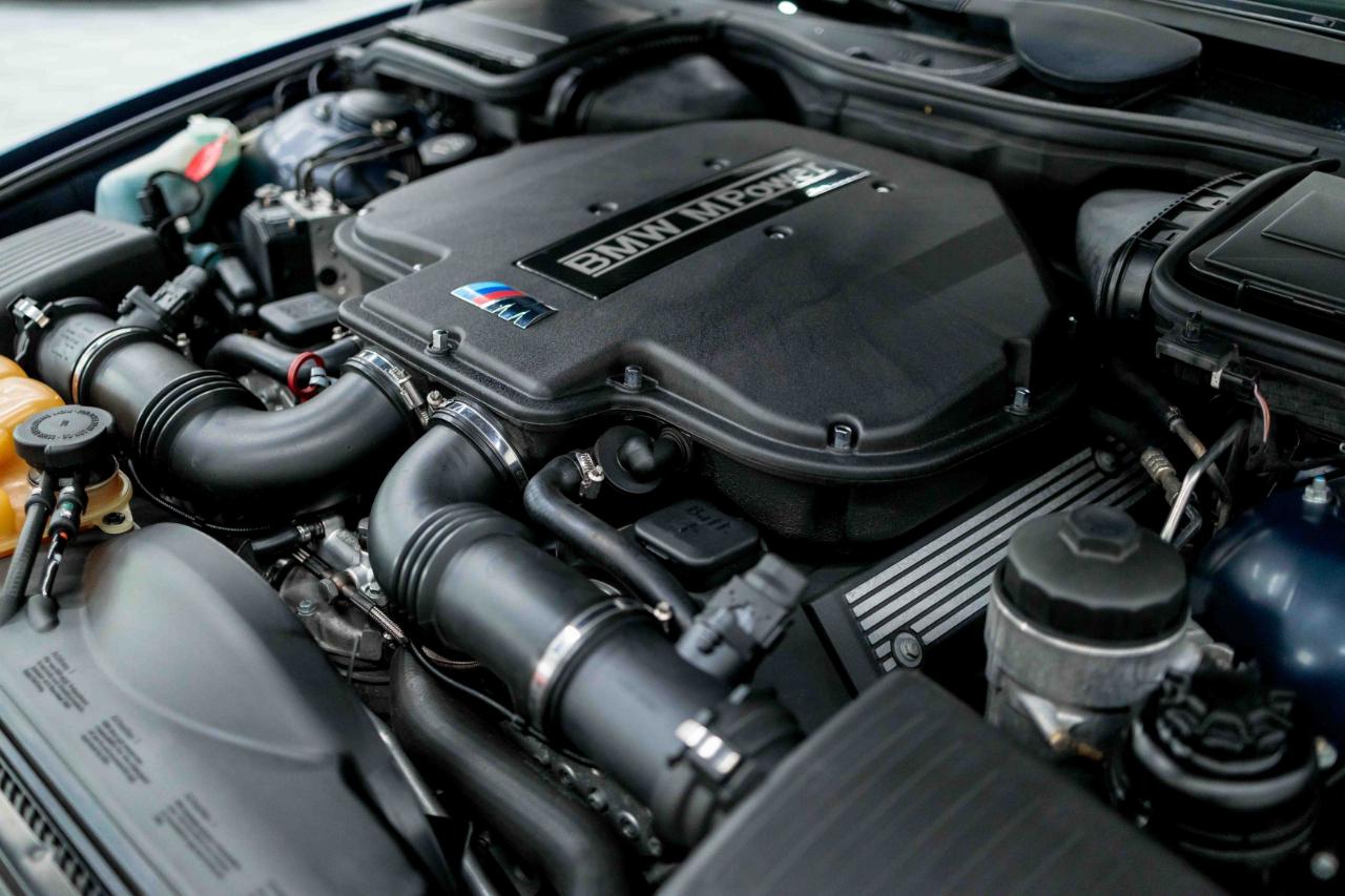 BMW M5 Base 2002