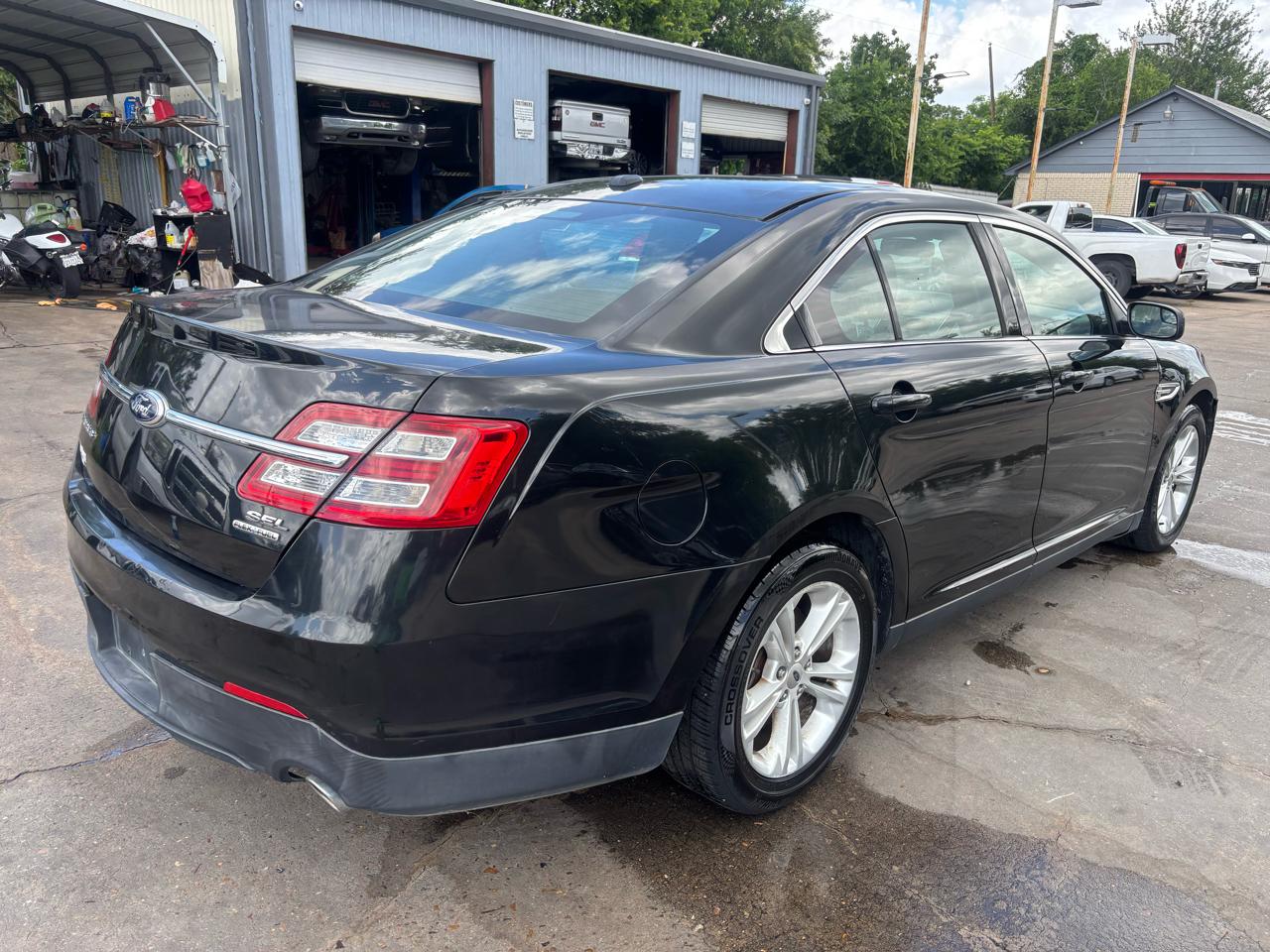 Ford Taurus 4dr Sdn SEL FWD 2014