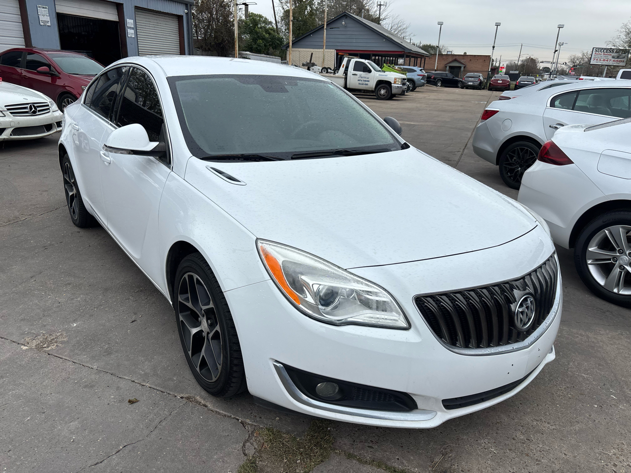 Buick Regal 4dr Sdn Sport Touring FWD 2017