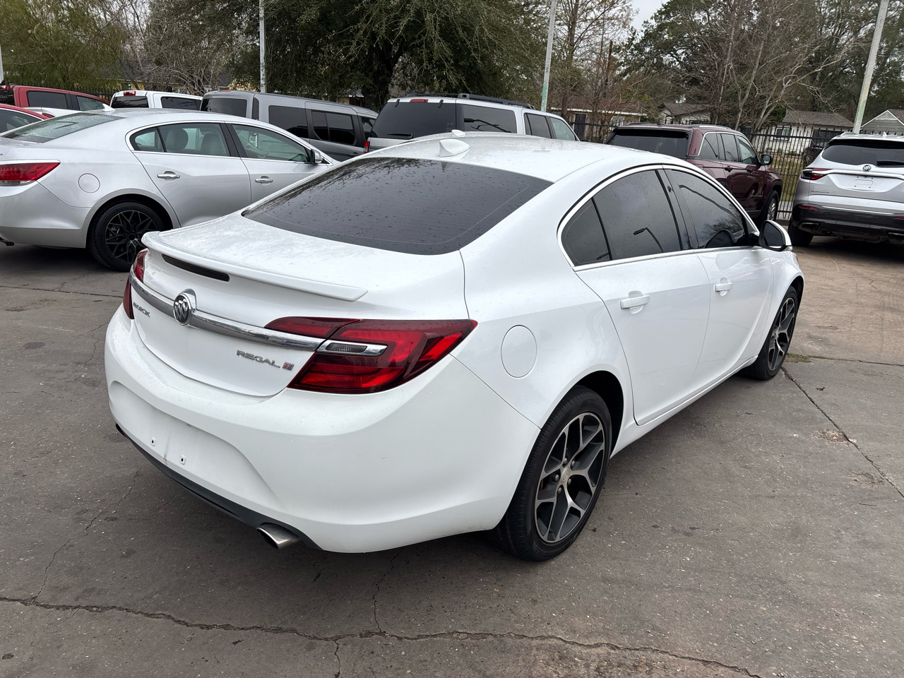 Buick Regal 4dr Sdn Sport Touring FWD 2017